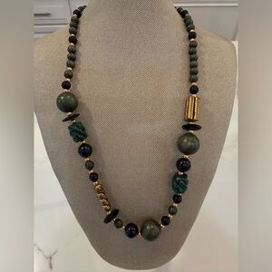 Elegant and Vitange Green and Gold Beaded Necklace